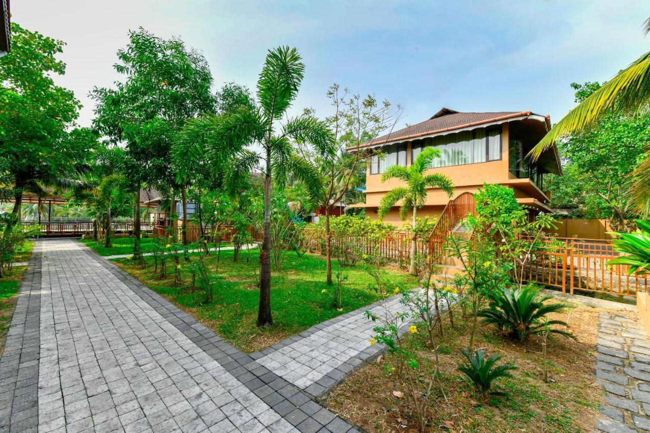 Grand Ayur Island Hotel Perumbalam Luaran gambar